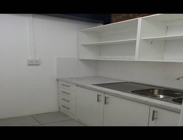 490M² OFFICE TO LET IN WOODSTOCK